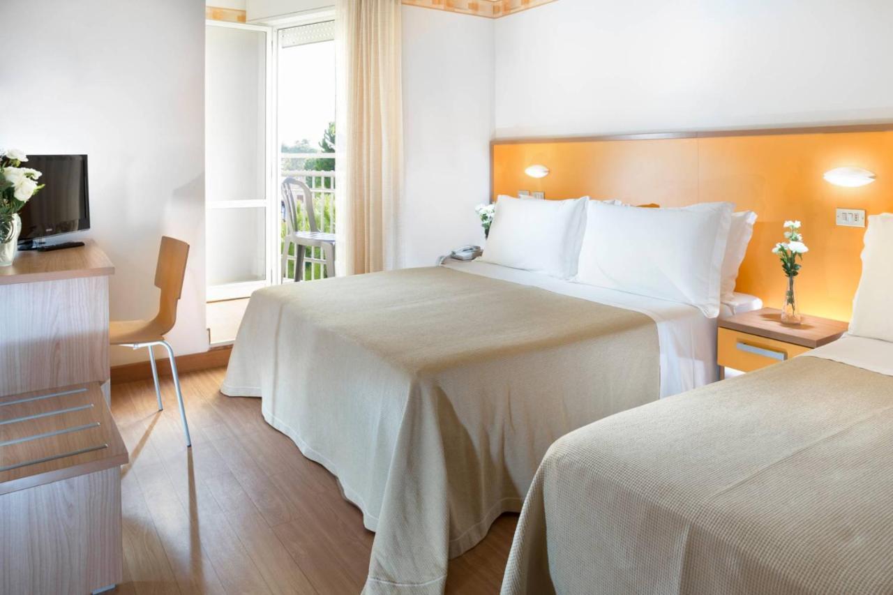 Hotel Sampaoli Белларія-Іджеа-Марина Екстер'єр фото