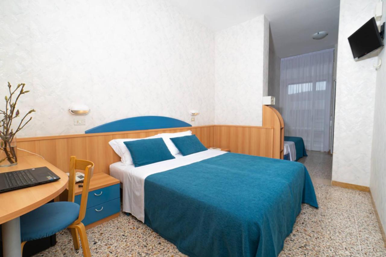 Hotel Sampaoli Белларія-Іджеа-Марина Екстер'єр фото