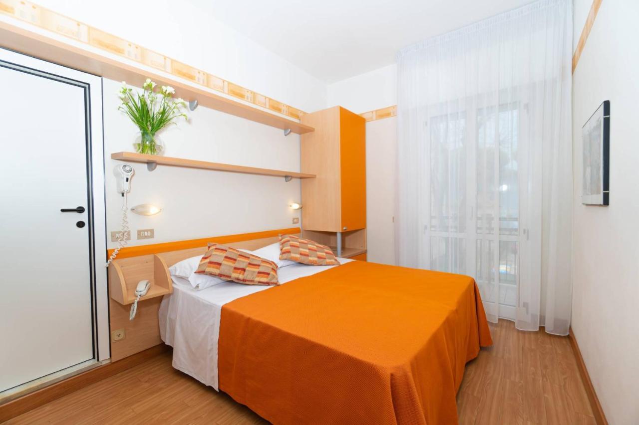 Hotel Sampaoli Белларія-Іджеа-Марина Екстер'єр фото