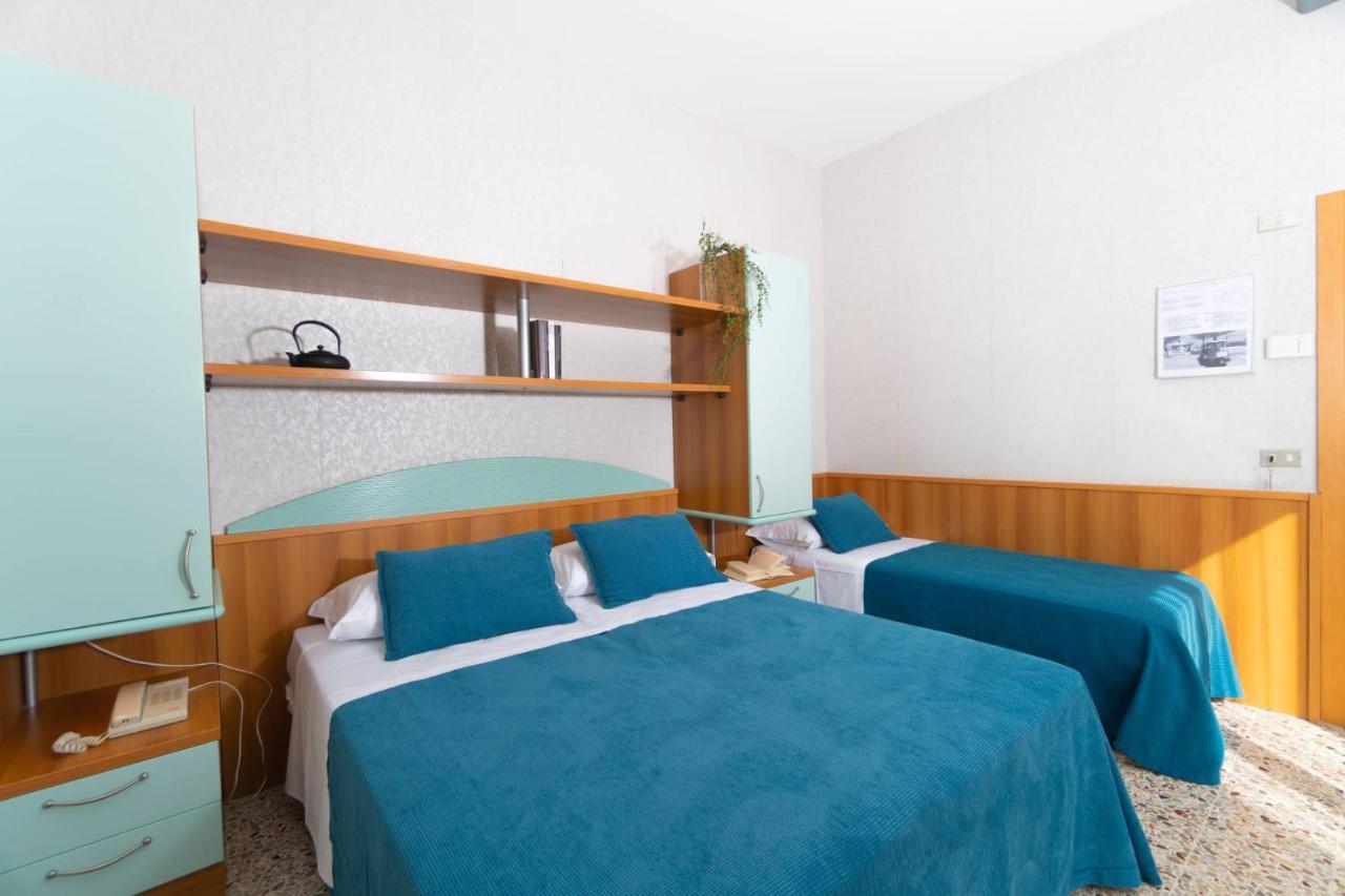 Hotel Sampaoli Белларія-Іджеа-Марина Екстер'єр фото