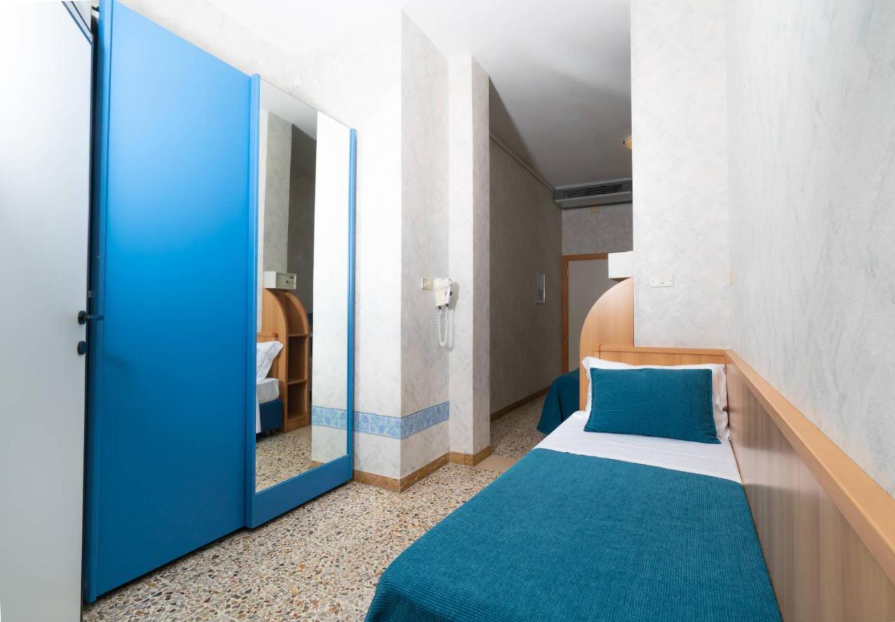 Hotel Sampaoli Белларія-Іджеа-Марина Екстер'єр фото