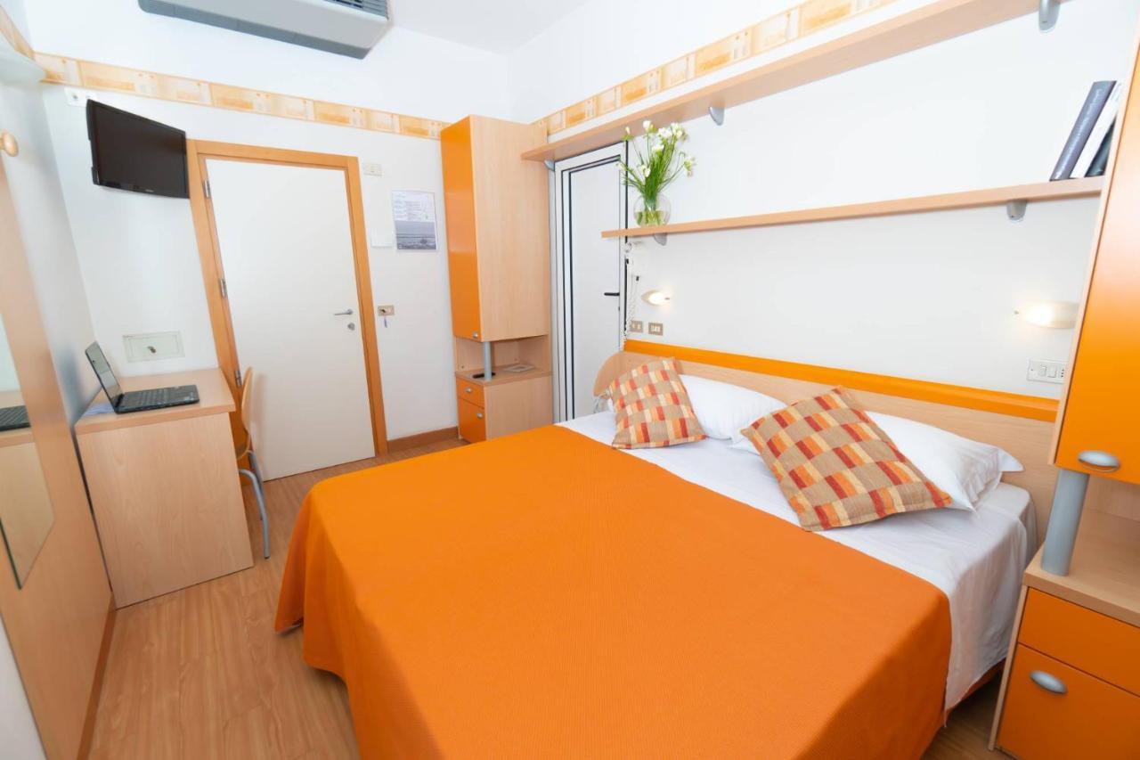 Hotel Sampaoli Белларія-Іджеа-Марина Екстер'єр фото