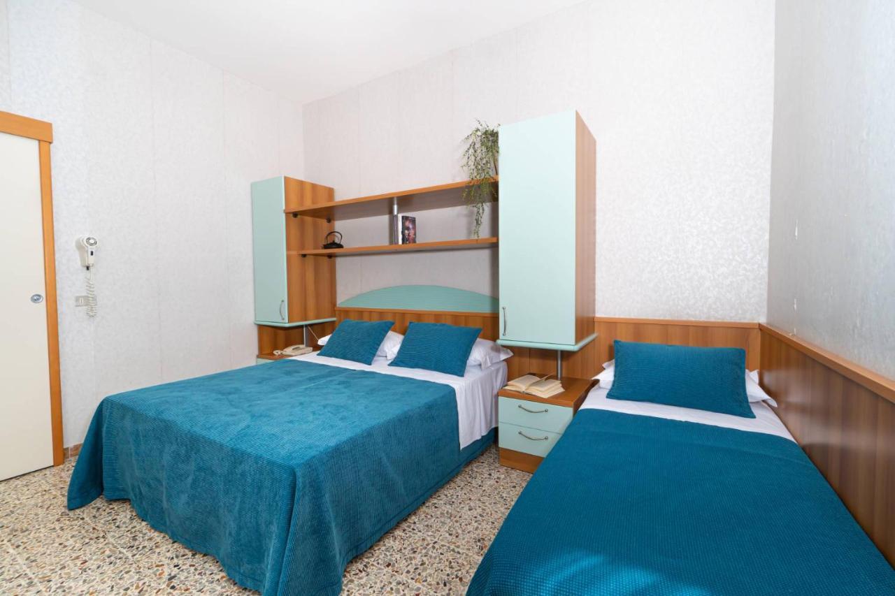 Hotel Sampaoli Белларія-Іджеа-Марина Екстер'єр фото