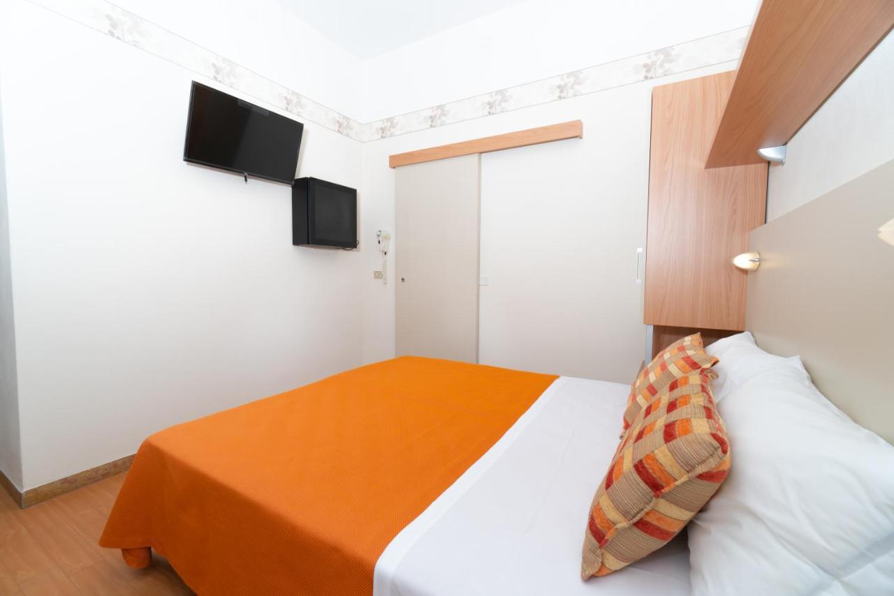 Hotel Sampaoli Белларія-Іджеа-Марина Екстер'єр фото