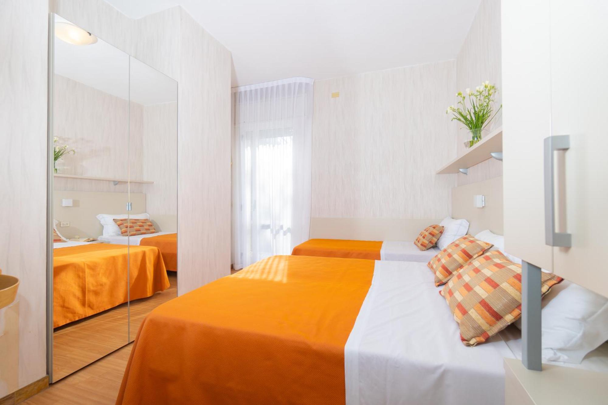 Hotel Sampaoli Белларія-Іджеа-Марина Екстер'єр фото
