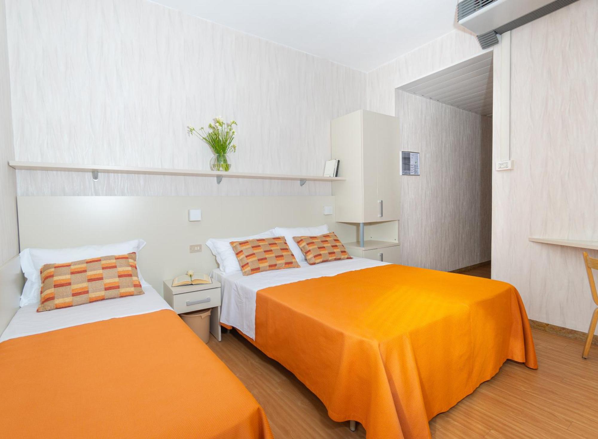 Hotel Sampaoli Белларія-Іджеа-Марина Екстер'єр фото