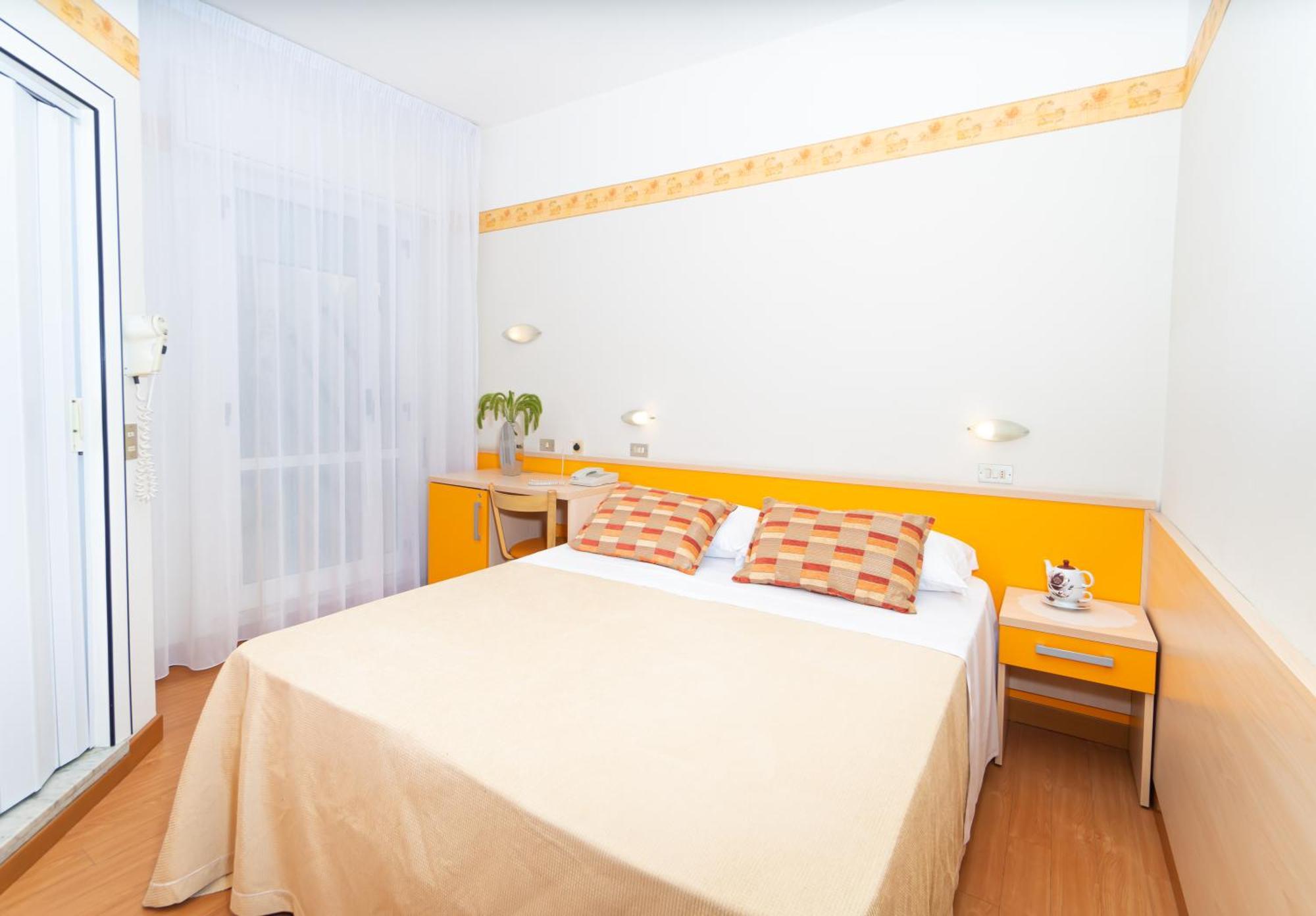 Hotel Sampaoli Белларія-Іджеа-Марина Екстер'єр фото