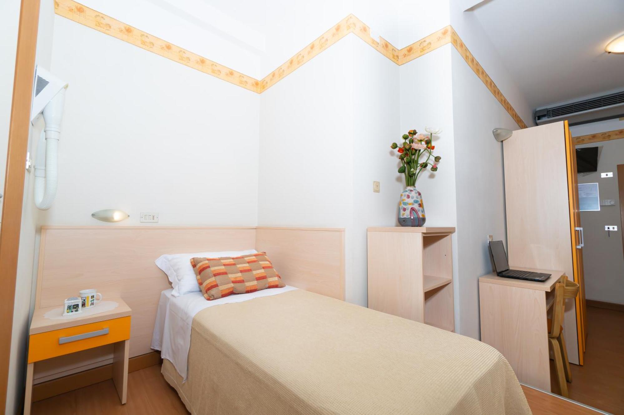 Hotel Sampaoli Белларія-Іджеа-Марина Екстер'єр фото