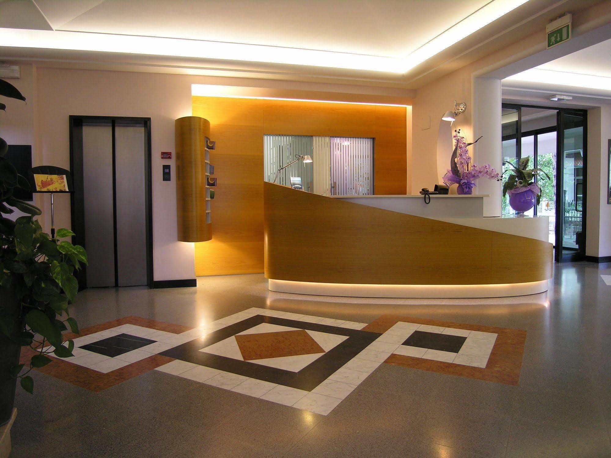Hotel Sampaoli Белларія-Іджеа-Марина Екстер'єр фото